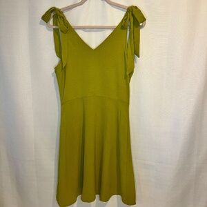 MONTEAU CHARTREUSE KNEE LENGTH SLEEVELESS DRESS SIZE L